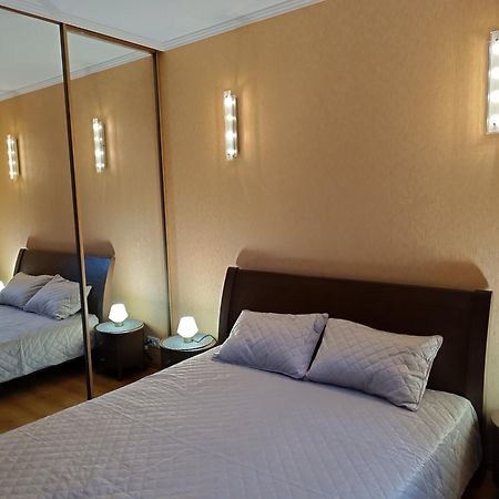 Quiet Dzelzavas Street Apartment Riga Ngoại thất bức ảnh