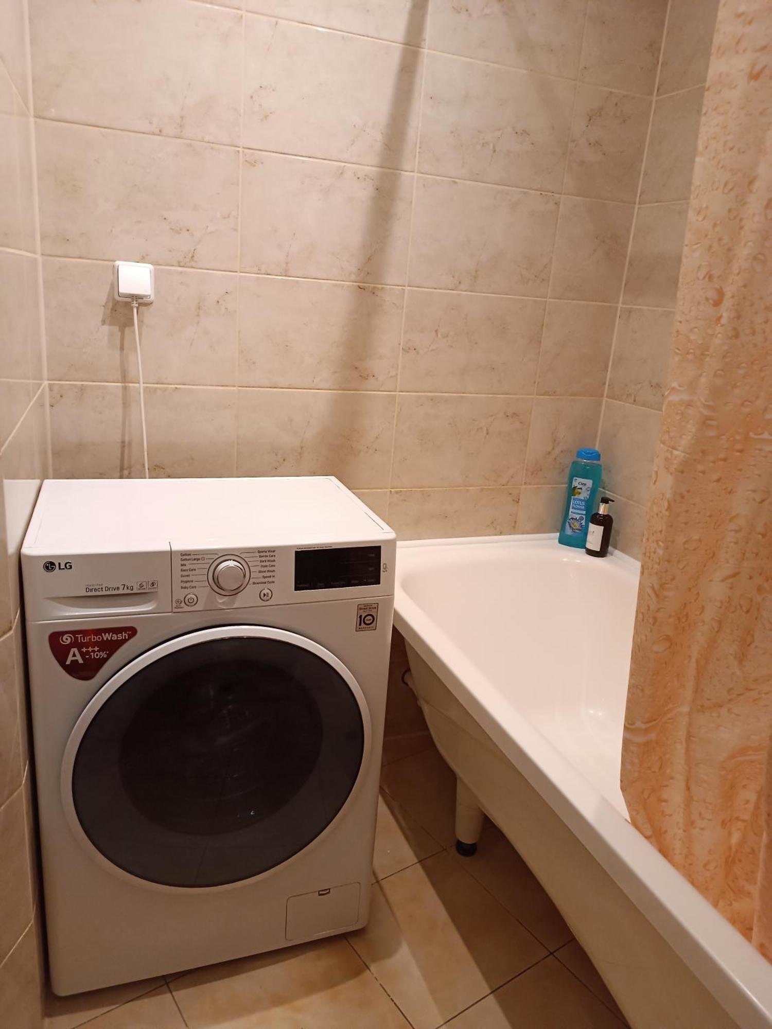 Quiet Dzelzavas Street Apartment Riga Ngoại thất bức ảnh