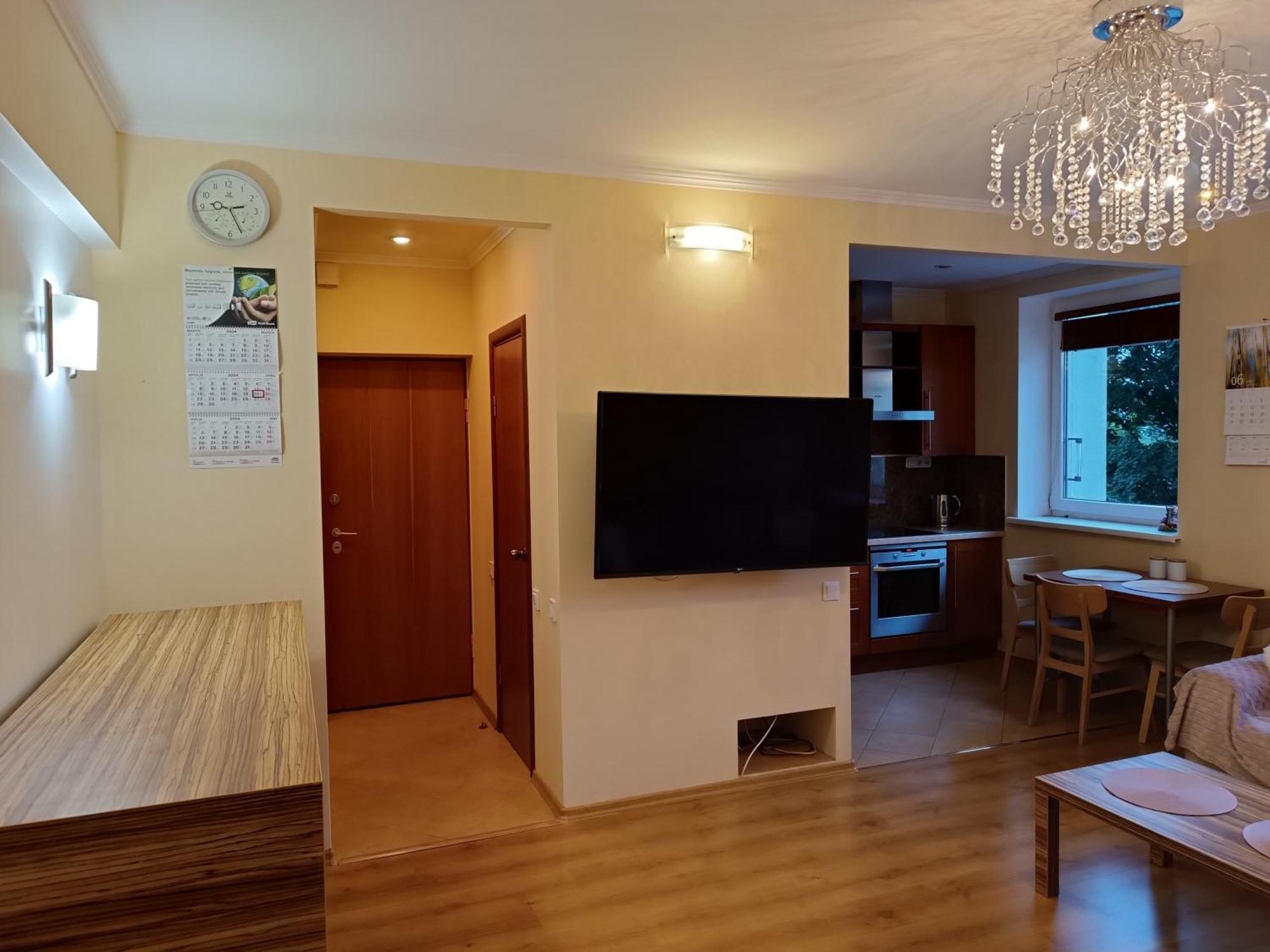 Quiet Dzelzavas Street Apartment Riga Ngoại thất bức ảnh